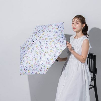 【晴雨兼用】ボタニカルフラワー折りたたみ傘ホワイト（ＵＶ９９．８％カット）