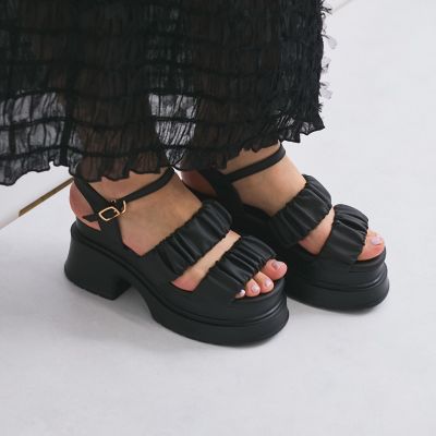 【ＬＥＮＡ】シャーリングプラットフォームサンダル