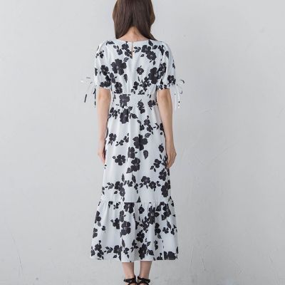 【大きいサイズ】モノトーンフラワープリントワンピース≪手洗い可能≫