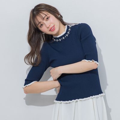＜QUEENS COURT L（Women/大きいサイズ）＞【大きいサイズ】ビジューフリルニット《手洗い可能／接触冷感》