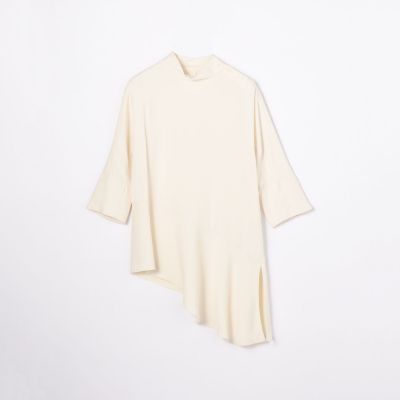 ドライサテン　アシンメトリーヘムブラウス