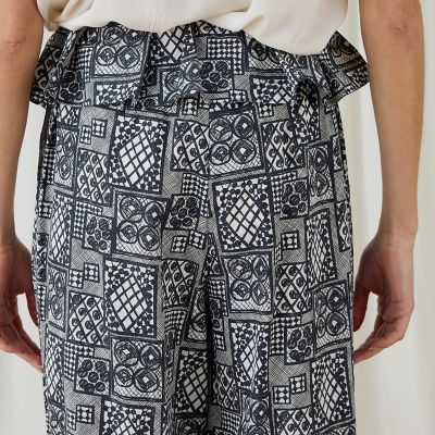 パッチワークレースプリント　フリルストレートパンツ