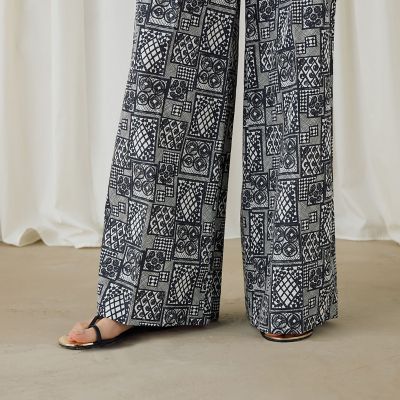 パッチワークレースプリント　フリルストレートパンツ