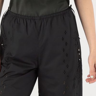 カットワークエンブロイダリー　ストレートパンツ