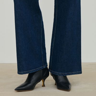 【予約商品９月中旬以降順次お届け】コンパクトストレッチデニム　セミフレアパンツ