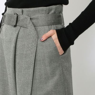 ブライトツイード　アシンメトリータックベルテッドパンツ