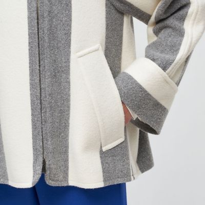 ナッピングウールストライプ アシンメトリーショートコート | maison