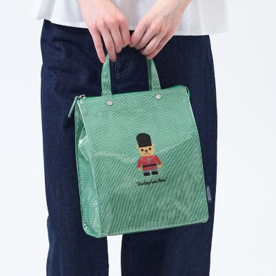  Bartholomew ベア トートバッグ Jellycat Bartholomew Bear Plushie Tote Bag | Urban Outfitters