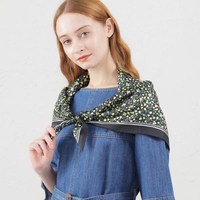 ＜MACKINTOSH PHILOSOPHY (Women)＞Ｓｎｏｗｂｌｕｅ　Ｇａｒｄｅｎ　トライアングルスカーフ