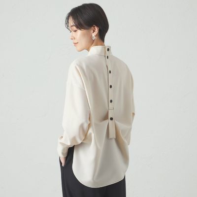 ＜CAST：＞【着用しわ軽減／吸水速乾】バックボタンブラウス