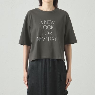A NEW LOOK FOR NEW DAY】ラメプリントTシャツ