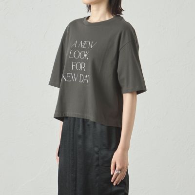 A NEW LOOK FOR NEW DAY】ラメプリントTシャツ