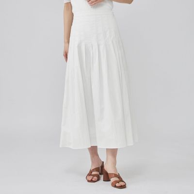 ＜CAST：＞タックスカート