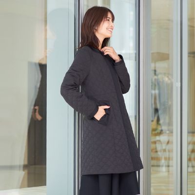 ＜TO BE CHIC (Women)＞光電子キルティングノーカラー　ロングコート