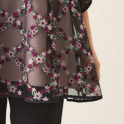 トゥービーシックフラワー刺繍チュニックブラウス フラワー刺しゅう チュニックブラウス | TO BE CHIC (Women)/トゥー