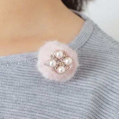 ＜TO BE CHIC (Women)＞フェイクファー　プチブローチ
