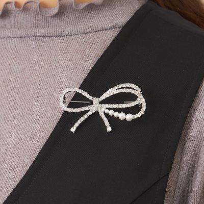 ＜TO BE CHIC (Women)＞ガラスライン　リボンブローチ