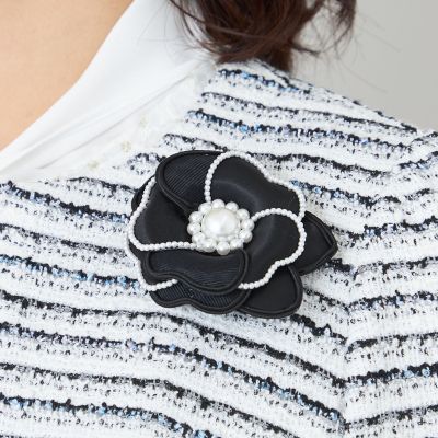 ＜TO BE CHIC (Women)＞サテンフラワーコサージュ