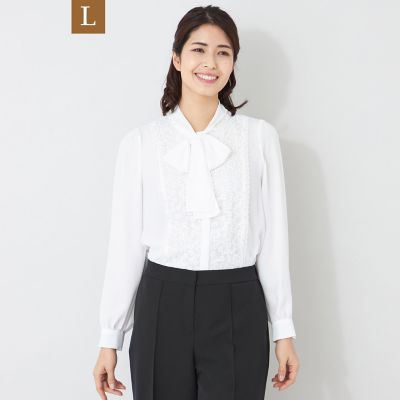＜TO BE CHIC L (Women/大きいサイズ)＞【Ｌ】フロントフラワー刺しゅう　ブラウス