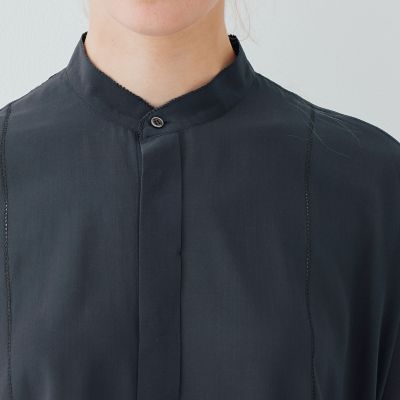 ライトシルクストレッチ　スタンドネックボックスシャツ