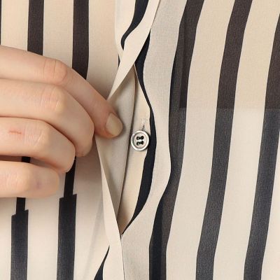 ストライプシルクストレッチ　スタンドネックボックスシャツ