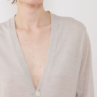 プレーンウール Vネックカーディガン | GALERIE VIE (Women