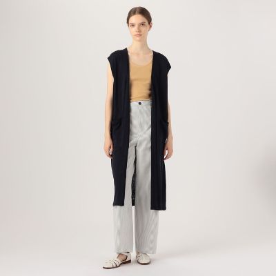PRADA ストレートパンツ アイボリー 26 上品 キレイめ 着回し ブラ紐とまるキャミソールスリップ：ベージュ│胸が大きな女性の