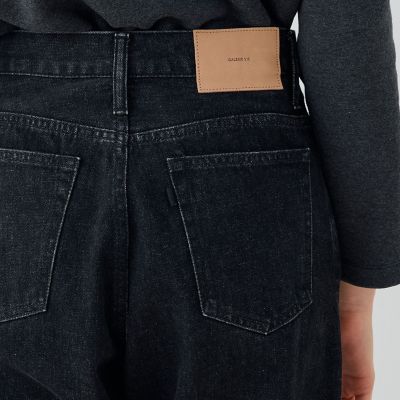ブラックデニム　ストレートパンツ