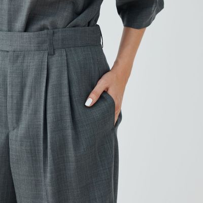 エアリークレープ　ツータックパンツ