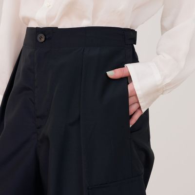 【予約商品１０月上旬以降順次お届け】ナイロンシルクタフタ　タックカーゴパンツ