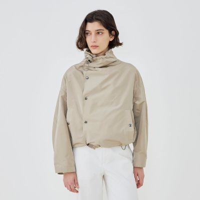 メモリータフタ ハイネックショートブルゾン | GALERIE VIE (Women