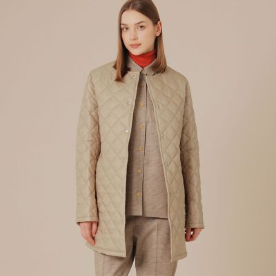 ＜MACKINTOSH LONDON (Women)＞【Ｐｒｅｃｉｏｕｓ１２月号／婦人画報１１月号掲載】【ＴｉｌｂｕｒｙＮｏｃｏｌｌａｒｍｉｄｄｌｅティルベリーノーカラーミドル】エアリーキルティ