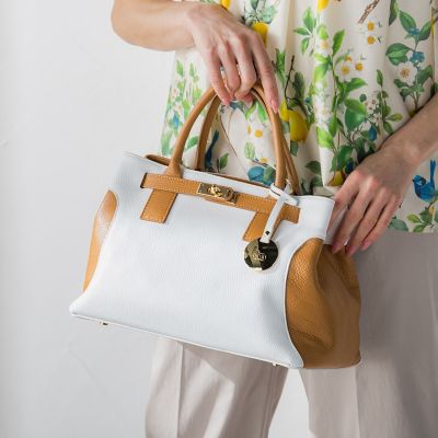 ＜Viaggio Blu (Women)＞【ＢＥＶＩＮＩ】　レザーコンビトートバッグ