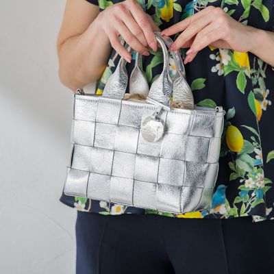 ＜Viaggio Blu (Women)＞【ＢＥＶＩＮＩ】シルバーハクトートバッグ