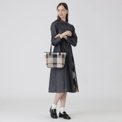 新品未使用タグ付き　ブルーレーベルクレストブリッジチェックロゴプリントトート クレストブリッジチェックロゴプリントトート | BLUE LABEL