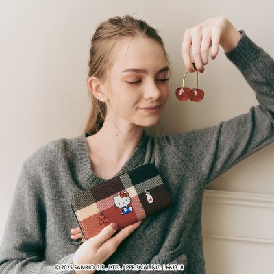 ＜BLUE LABEL CRESTBRIDGE (Women)＞【ハローキティコラボ】ＰＶＣ長財布