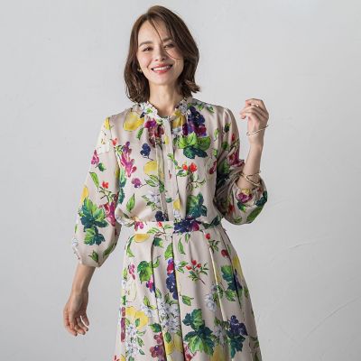 【ＷＥＢ限定カラーあり】フルーツプリントブラウス≪セットアップ対応／洗濯機で洗える≫