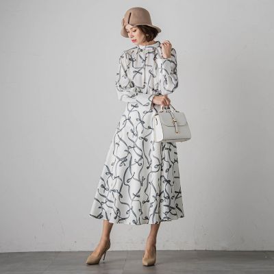 サテンリボンプリントブラウス≪セットアップ対応／洗濯機で洗える≫