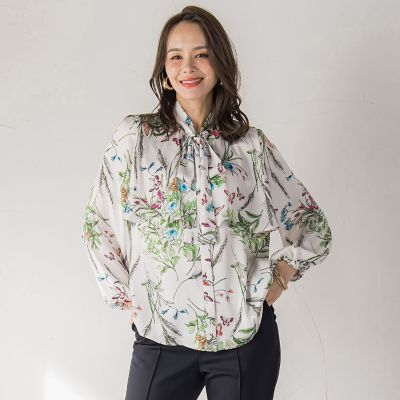 ＜Viaggio Blu (Women)＞バタフライプリントブラウス≪洗濯機で洗える≫