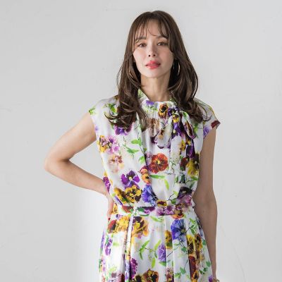 ＜Viaggio Blu (Women)＞【ＫＥＩＴＡ　ＫＡＷＡＳＡＫＩ　×　Ｖｉａｇｇｉｏ　Ｂｌｕコラボ】パンジープリントブラウス