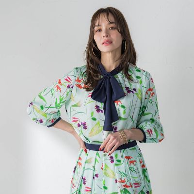 ＜Viaggio Blu (Women)＞【ＫＥＩＴＡ　ＫＡＷＡＳＡＫＩ　×　Ｖｉａｇｇｉｏ　Ｂｌｕコラボ】リリープリントブラウス