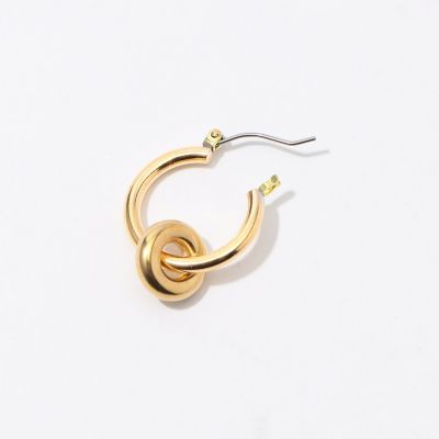 ＬＡＵＲＡ　ＬＯＭＢＡＲＤＩ　ＩＳＯＬＡ　ピアス