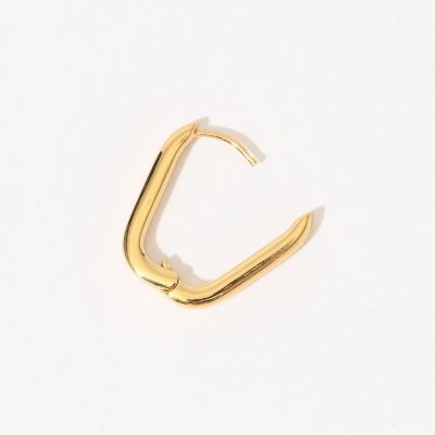 ＬＡＵＲＡ　ＬＯＭＢＡＲＤＩ　ＦＩＳＳＡ　ピアス