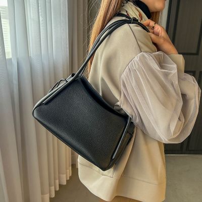 【ＷＥＢ限定】２ＷＡＹフォルムレザーハンドバッグ
