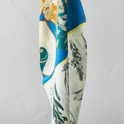 【ｍａｎｉｐｕｒｉ】ダイヤ型シルクスカーフ
