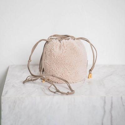 LAUTREAMONT (Women)/ロートレアモン【VIOLAd'ORO】ボア巾着ミニバッグ ELMO/V-8925 02オフホワイト 旅行用かばん・バッグ【三越伊勢丹/公式】