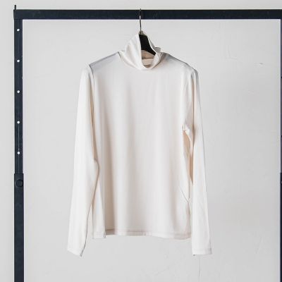 WEB限定】吸湿発熱 なめらかタートルカットソー≪洗える