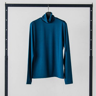 WEB限定】吸湿発熱 なめらかタートルカットソー≪洗える