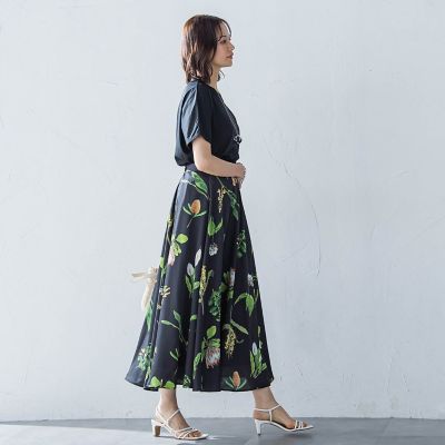 ケティ ≪洗濯機で洗える≫ストレッチジャカードボタニカルプリントスカート　日本製 ボタニカルプリントスカート≪洗濯機で洗える≫ | LAUTREAMONT