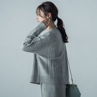 カタログ掲載】ケーブル編みVネックカーディガン≪手洗い可能